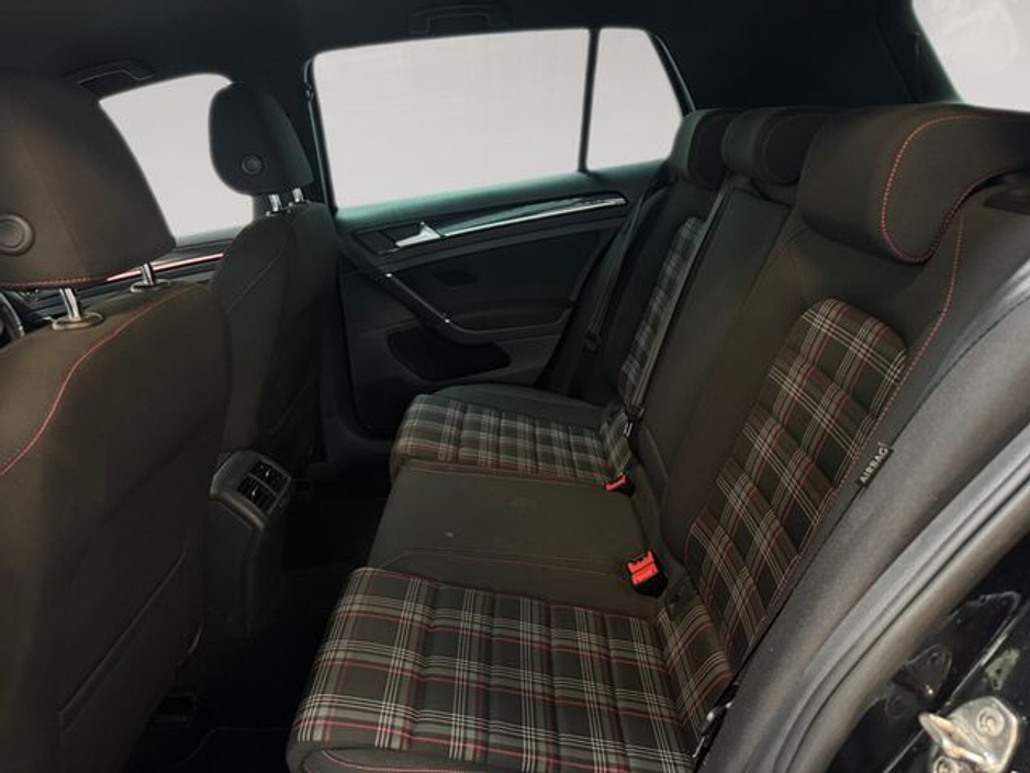 2015 Volkswagen Golf - image 16