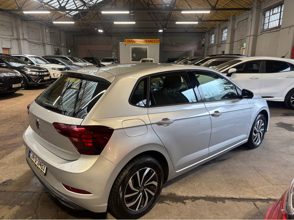 2024 Volkswagen Polo - image 2