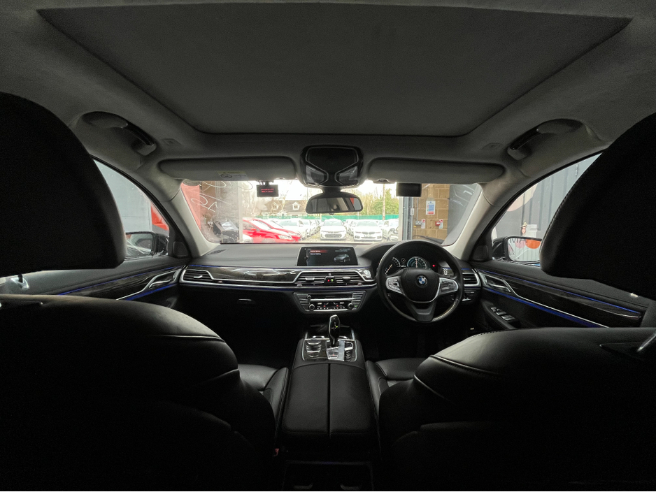 2016 BMW 7 Series - image 24