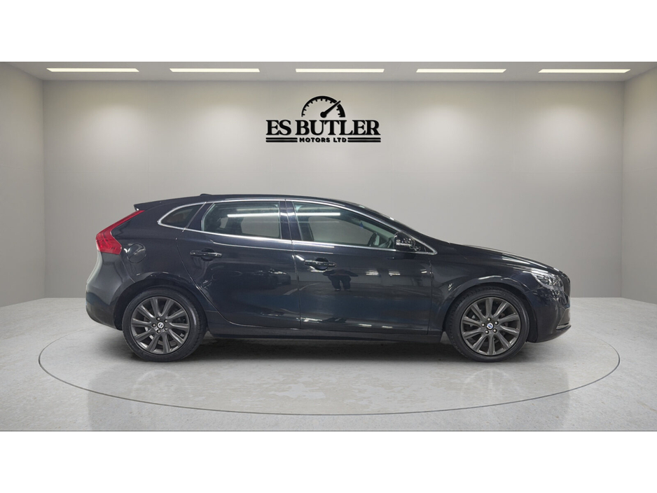 2014 Volvo V40 - image 7