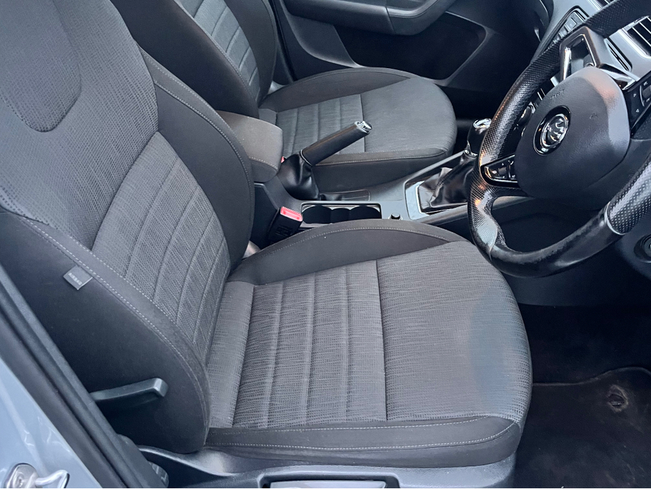 2017 Skoda Octavia - image 2