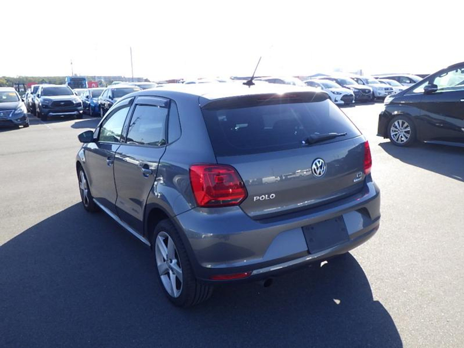 2017 Volkswagen Polo - image 5