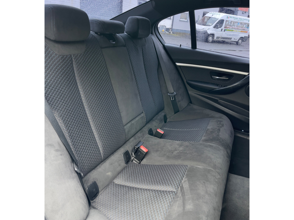 2016 BMW 3 Series - image 10