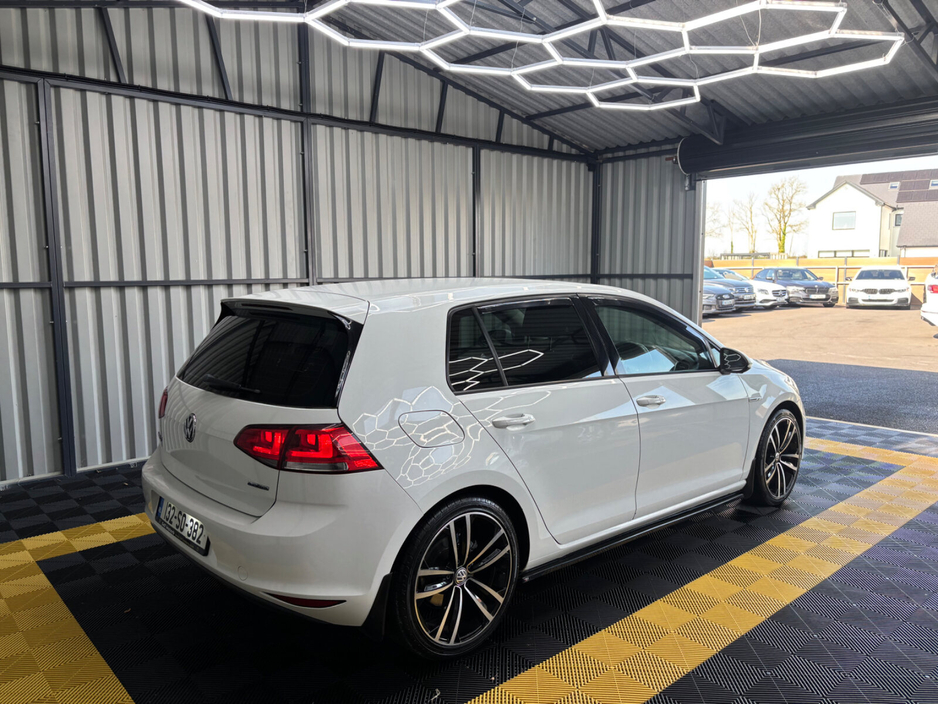 2013 Volkswagen Golf - image 9