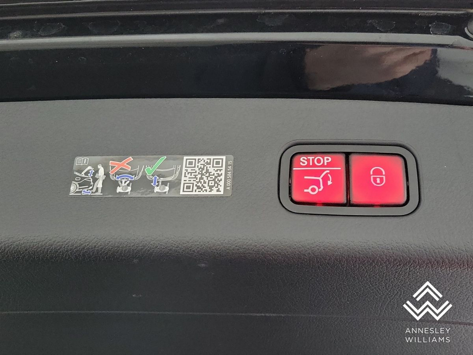 2025 Mercedes-Benz GLC Class - image 30