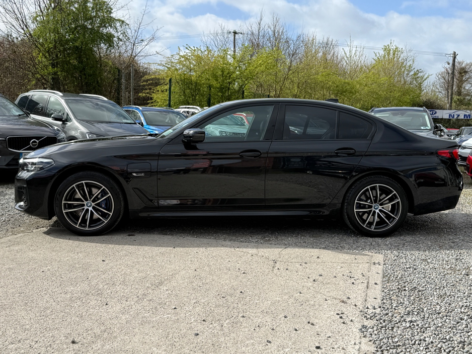 2022 BMW 5 Series - image 6