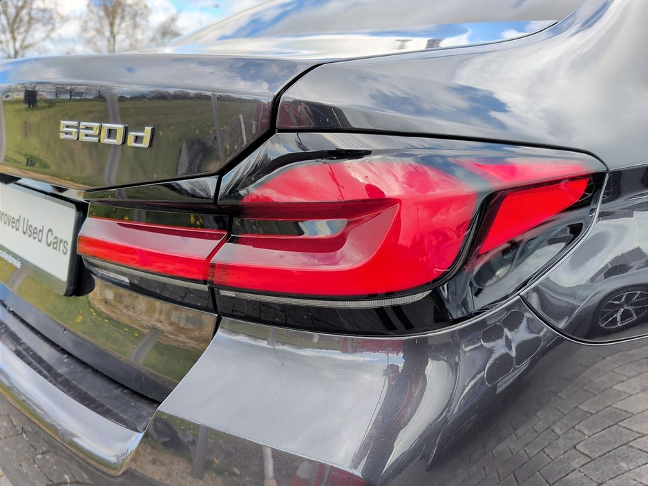 2021 BMW 5 Series - image 19