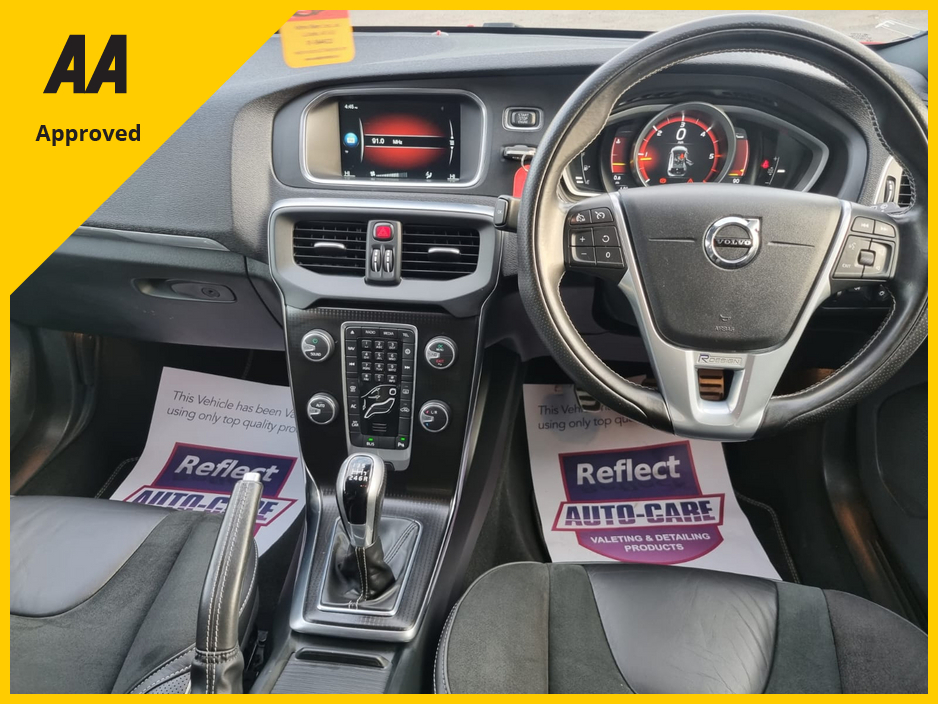 2016 Volvo V40 - image 12