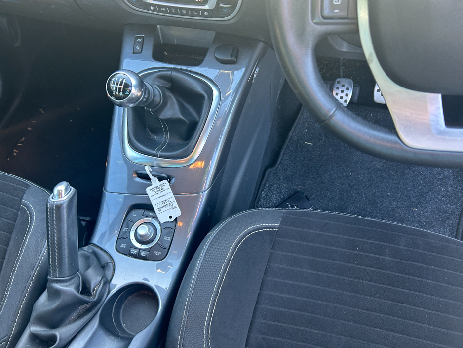 2013 Renault Scenic - image 8