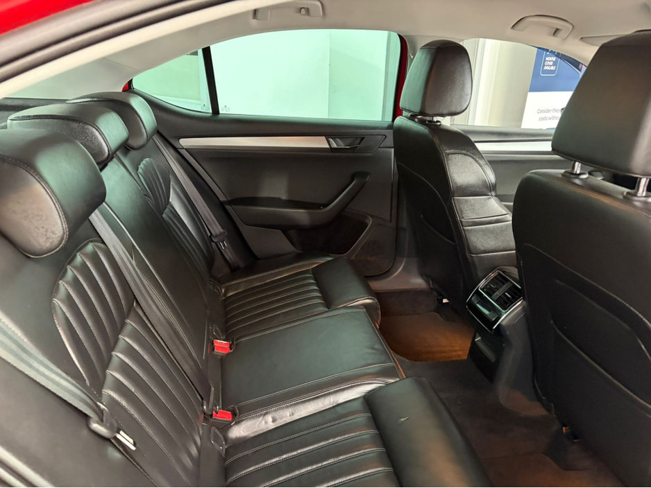 2017 Skoda Superb - image 5