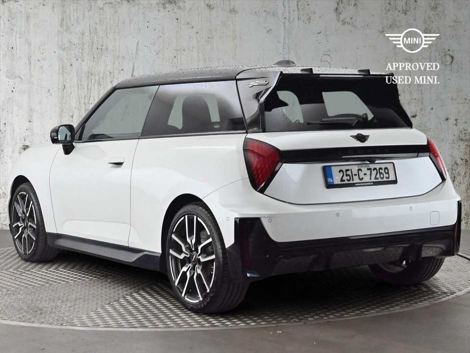 2025 MINI Hatch Cooper E €38,900