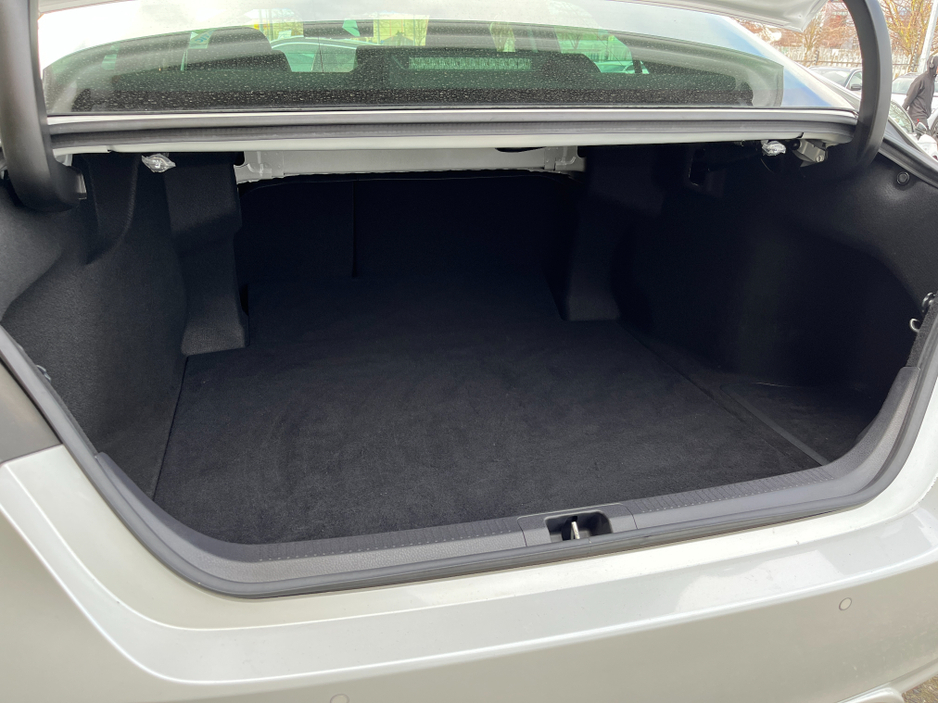 2019 Toyota Camry - image 8