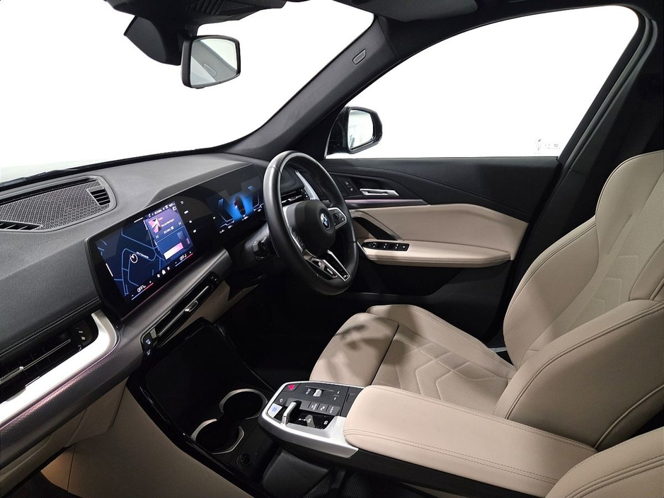 2024 BMW iX1 - image 7