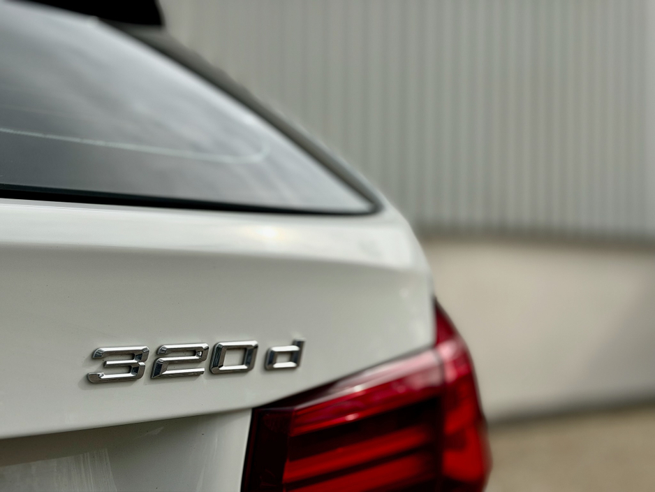 2018 BMW 3 Series - image 7