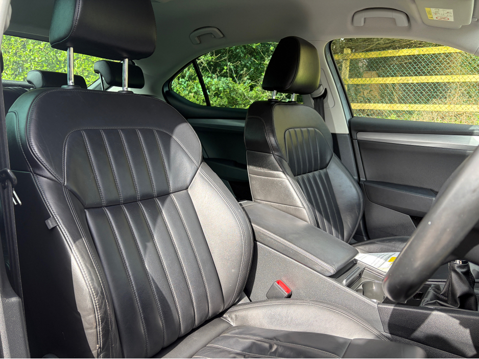2016 Skoda Superb - image 13