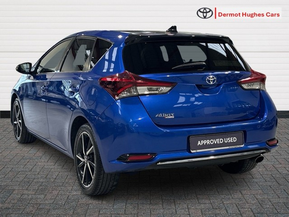2018 Toyota Auris - image 2