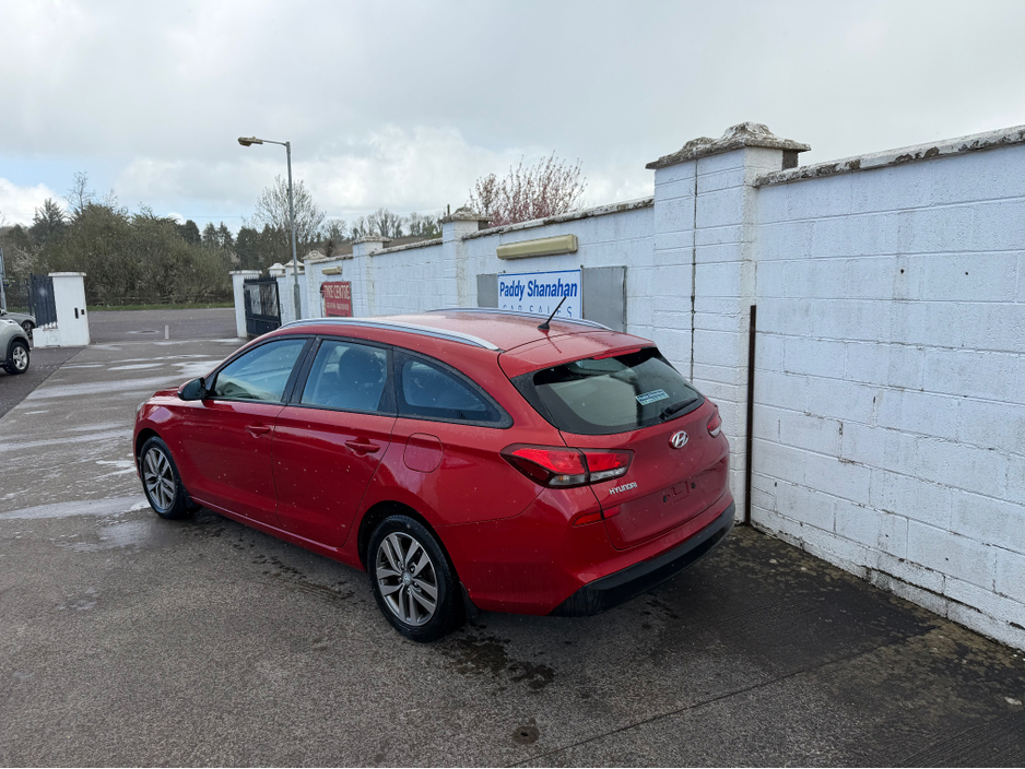 2018 Hyundai i30 - image 2