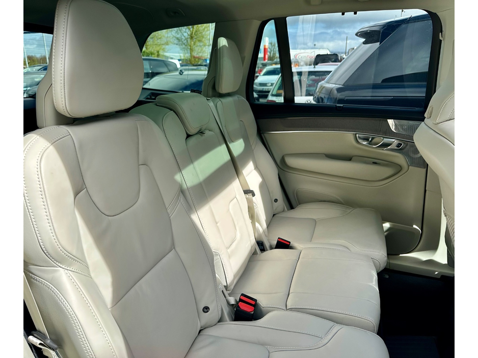 2025 Volvo XC90 - image 13