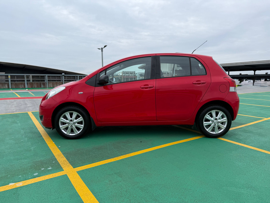 2010 Toyota Yaris - image 7