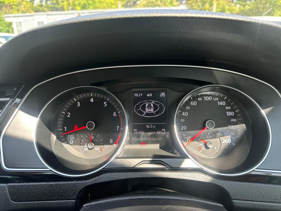 2016 Volkswagen Passat - image 18