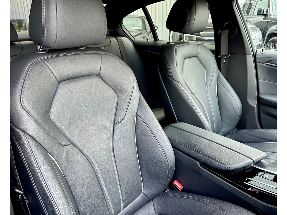 2022 BMW 5 Series - image 10