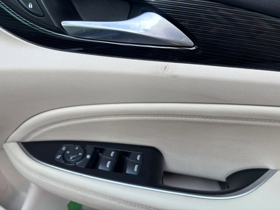 2017 Opel Insignia - image 7