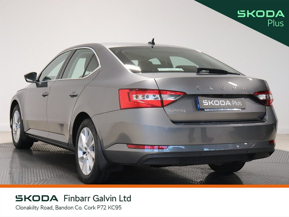 2022 Skoda Superb - image 15
