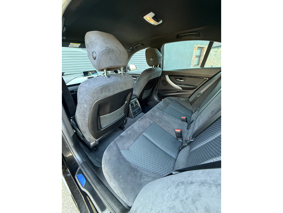 2016 BMW 3 Series - image 14