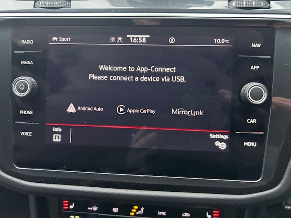 2023 Volkswagen Tiguan - image 13