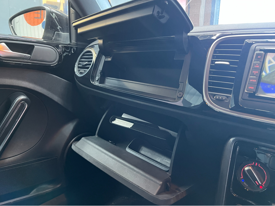 2017 Volkswagen Beetle 2017 VOLKSWAGEN BEETLE 1.2 AUTOMATIC WITH REVERSE CAMERA AND MORE