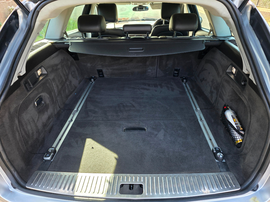 2014 Jaguar XF - image 9