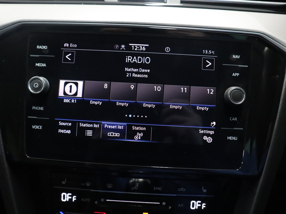 2021 Volkswagen Passat - image 16