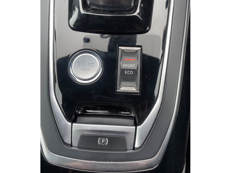 2018 Peugeot 308 - image 14