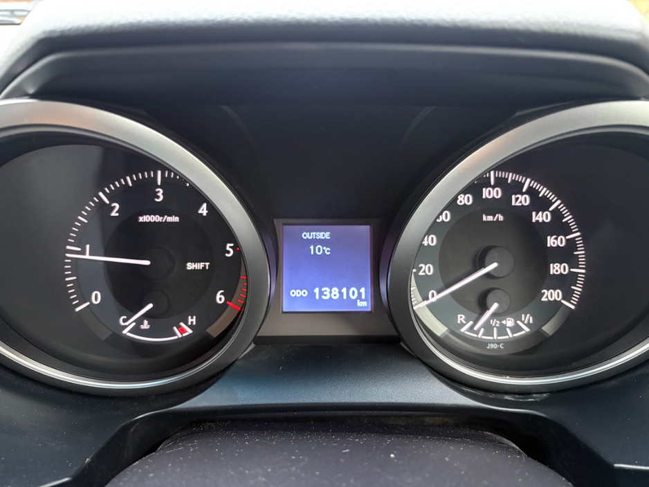 2016 Toyota Landcruiser - image 14