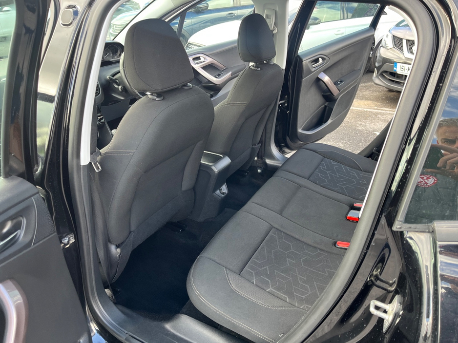 2016 Peugeot 2008 - image 11