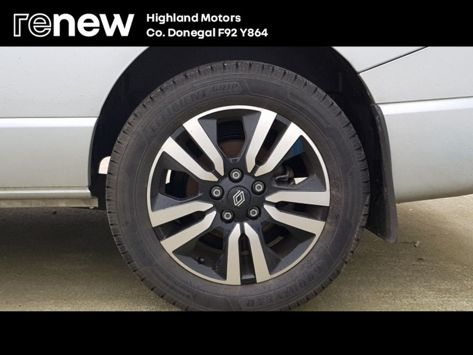 2025 Renault Trafic - image 9