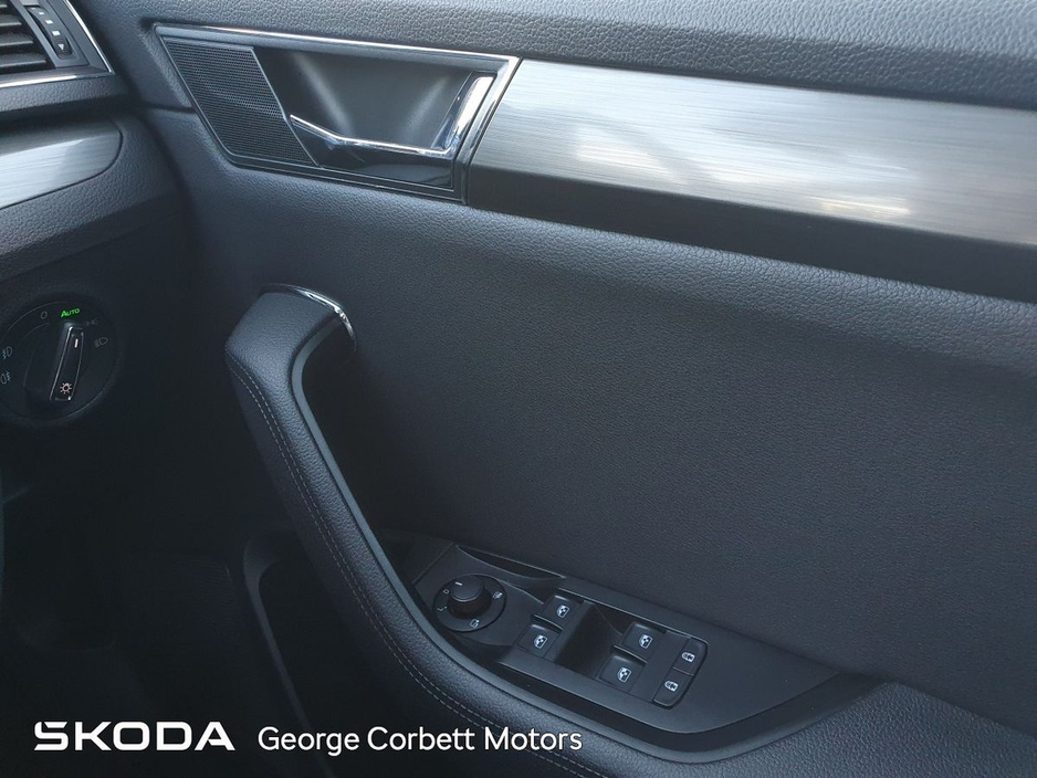 2020 Skoda Superb - image 22