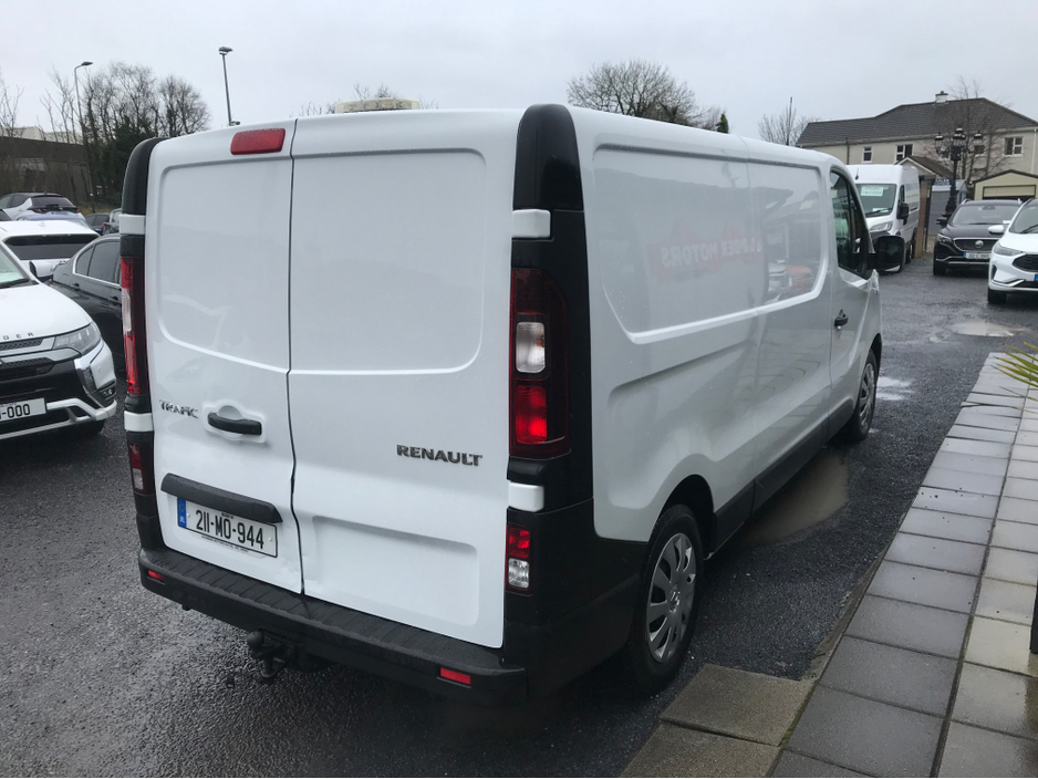 2021 Renault Trafic - image 5