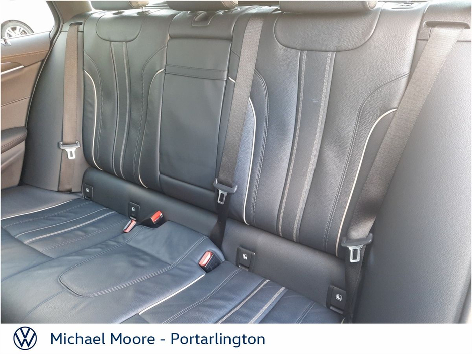 2024 BMW 5 Series - image 7