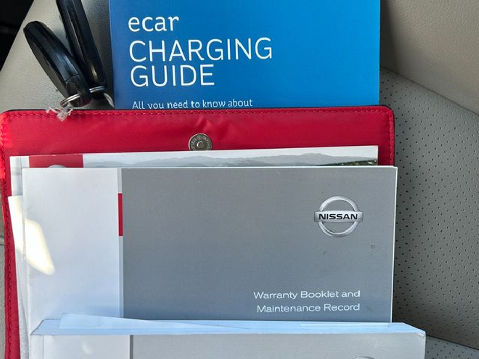 2018 Nissan Leaf - image 6