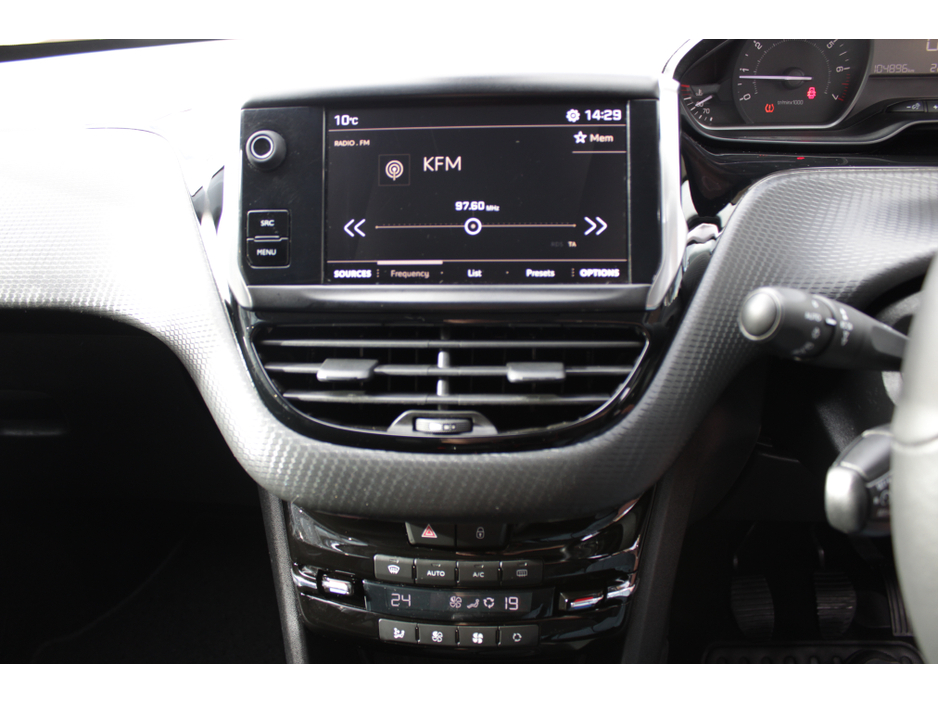 2019 Peugeot 2008 1.2 PURETECH ACTIVE5DR ESTATE // IMMACULATE CONDITION THROUGHOUT // BUY WITH CONFIDENCE AA AND SIMI APPREOVED DEALER 2026 // FINANCE ARRANGED // ALL TRADE INS WELCOME // €11,950