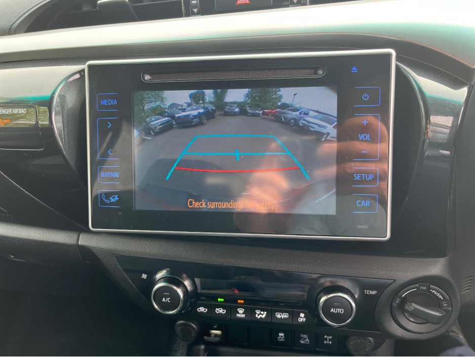 2020 Toyota Hilux - image 18