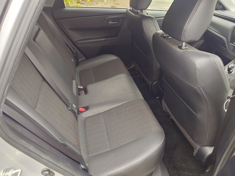 2016 Toyota Auris - image 10