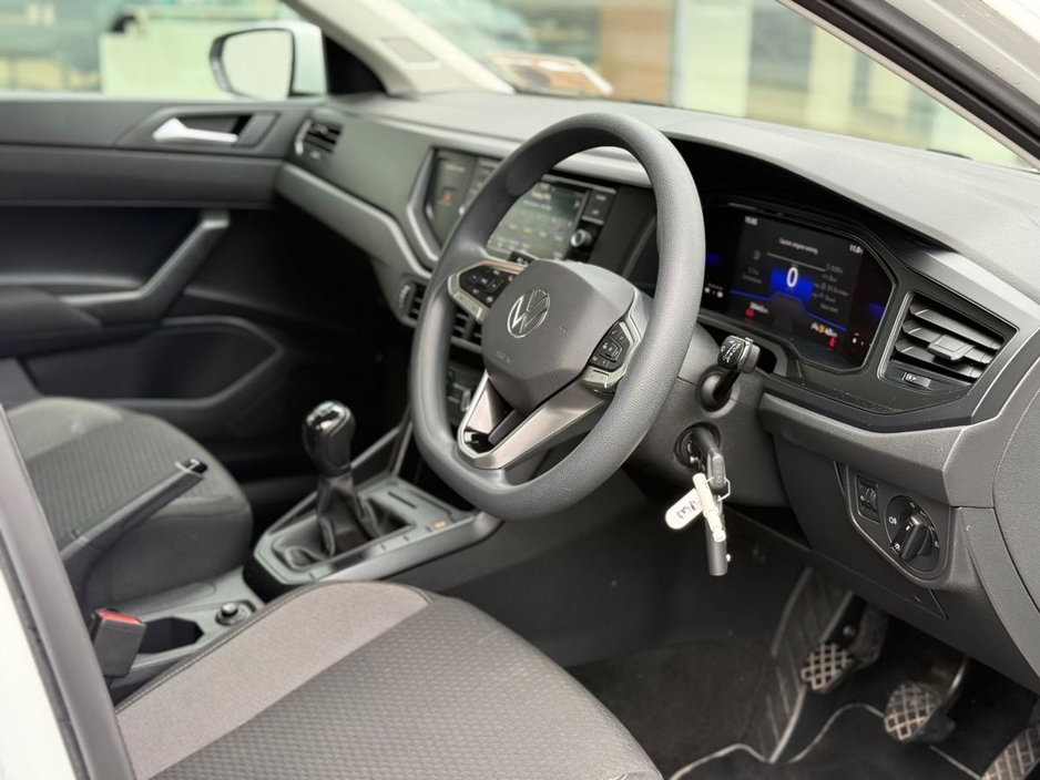 2022 Volkswagen Polo - image 9
