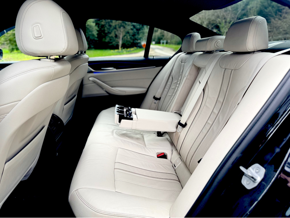 2021 BMW 5 Series - image 15