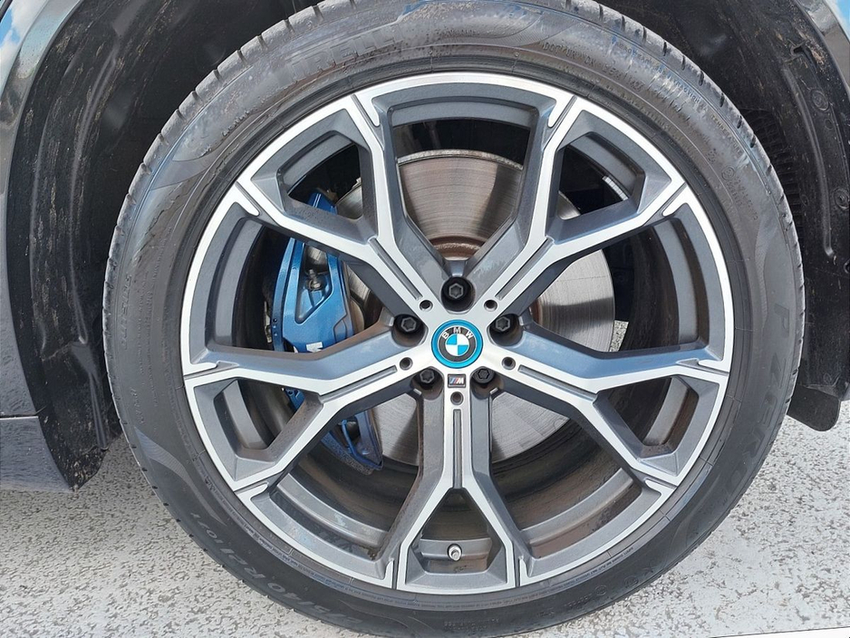 2025 BMW X5 - image 14