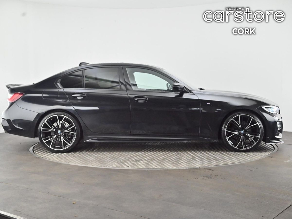 2022 BMW 3 Series - image 2