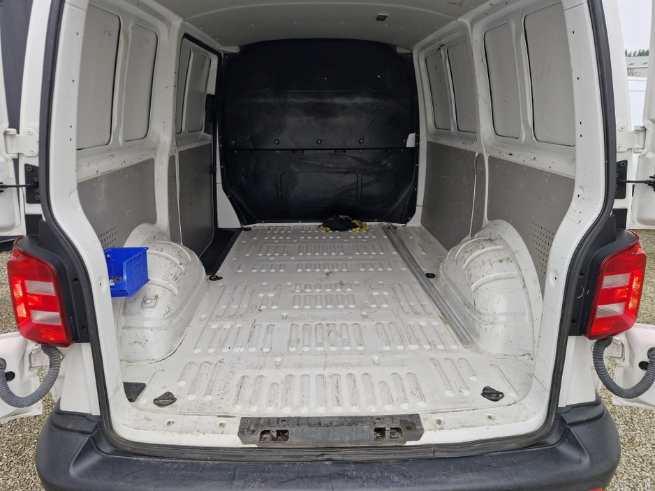 2019 Volkswagen Transporter - image 11