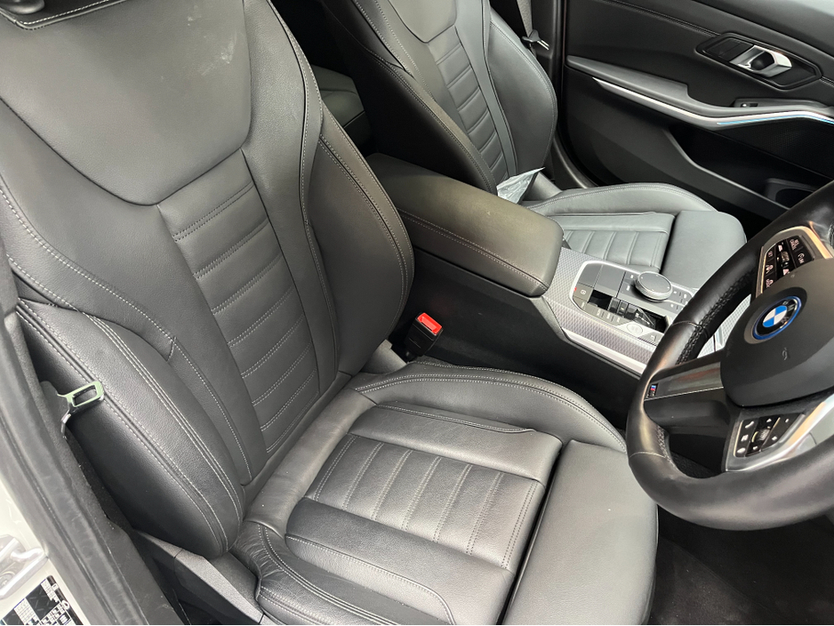 2024 BMW 3 Series - image 13