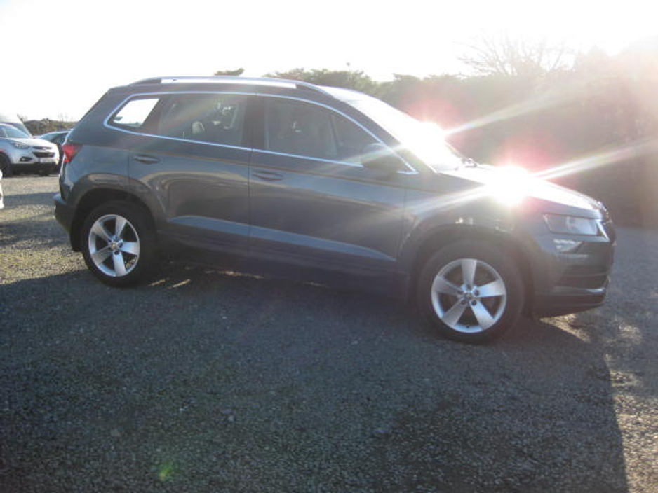 2020 Skoda Karoq - image 2